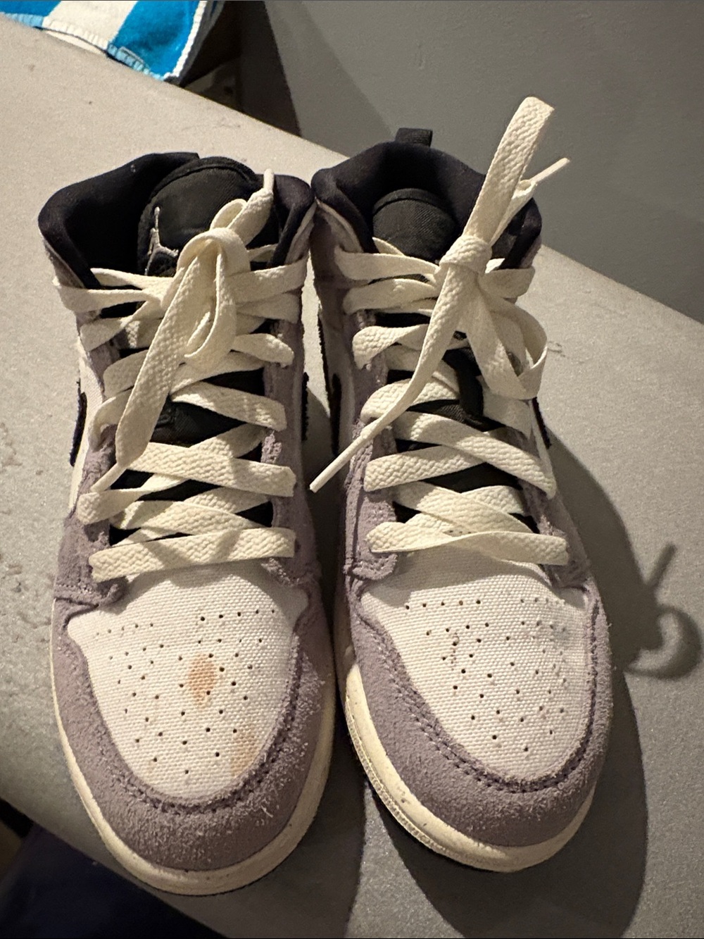 Nike Kids High-Top Sneakers in Cream and Light Purple